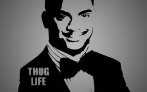 穿著燕尾服的男士，外套上有「THUG LIFE」文字，黑白圖形風格。