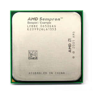 AMD Sempron CPU 晶片，帶有綠色邊框和印刷文字。