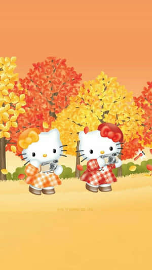 兩個穿著秋季格仔服裝的Hello Kitty角色在色彩繽紛的秋樹間手持相機。 — iPhone 8 壁紙