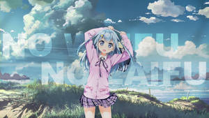 藍髮動漫女孩穿著粉紅色校服，站在陽光明媚的天空下的草地上。