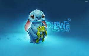 史迪奇抱著青蛙，旁邊有發光的文字「Ohana Means Family」。