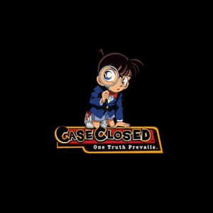 動畫偵探拿著放大鏡和「Case Closed」標誌，黑色背景。