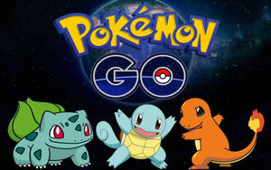 三隻寶可夢妙蛙種子、傑尼龜和小火龍在太空中的 Pokémon GO 標誌前