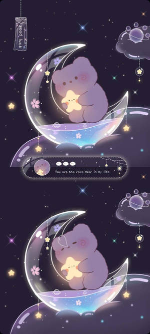 一隻紫色小熊在發光的月亮上，在繁星點點的夜空中手持一顆星星。