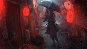 一個長髮的人撐著雨傘，在紅色燈籠照亮的雨中小巷裡行走。