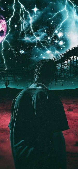 人站在沙漠中，頭頂是宇宙風暴天空，有閃電和星星。