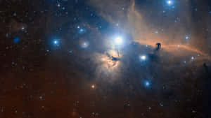深空中閃爍的恆星和旋轉的氣體雲組成的鮮豔宇宙星雲。