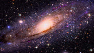 一個螺旋星系，在深空中擁有發光的旋臂和明亮的恆星。
