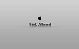 黑色Apple標誌和「Think Different」文字在灰色漸變背景上，帶有倒影。