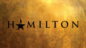 Hamilton 標誌，星星上有一個人影，背景為紋理金色。