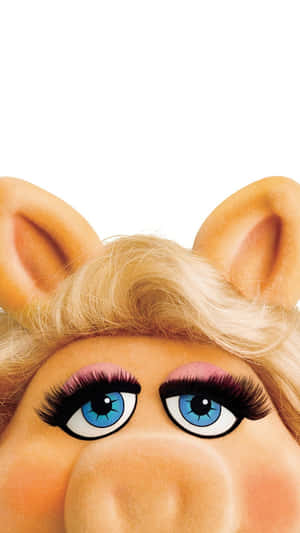 Miss Piggy 的藍色眼睛和金色頭髮的特寫臉部。