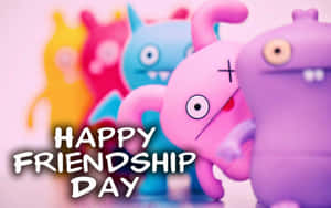 Happy Friendship Day文字與色彩繽紛的Uglydoll玩具，柔和焦點。 — 老友記 壁紙