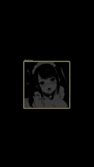 黑色背景上發光黃色框架中的驚訝動漫女僕。