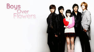 《Boys Over Flowers》演員在攝影棚內擺姿勢，帶有粉紅色標題文字。