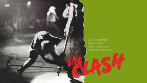 龐克搖滾樂隊The Clash在舞台上現場表演，採用大膽的綠色和紅色圖形設計。