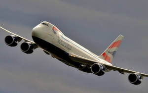 英國航空貨機在陰天飛行