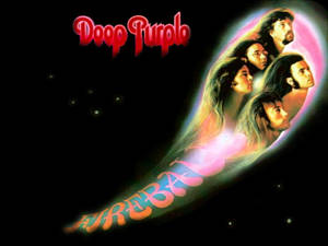 Deep Purple 樂隊成員在發光的彩虹隧道中，背景有星星。 — 深紫色美學 GIF 壁紙
