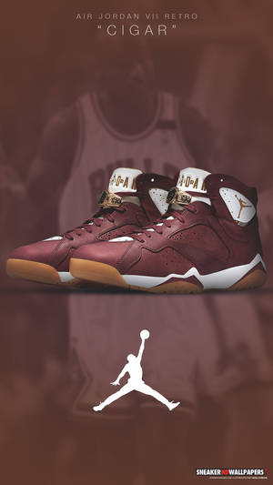栗色 Air Jordan VII Retro 運動鞋，帶有白色和棕褐色細節，背景是褪色的籃球運動員。