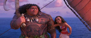 Moana 和 Maui 在日落時分的船上，身後有海浪。
