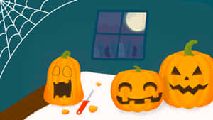滿月下積雪窗台上的三個雕刻南瓜和蜘蛛網。