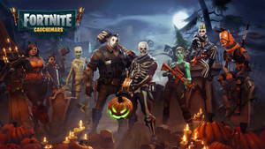 夜晚在恐怖森林中，Fortnite 萬聖節角色與南瓜和蠟燭。