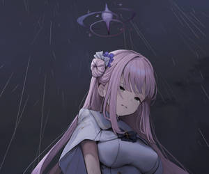 紫髮動漫女孩在雨中，漂浮宇宙球體下方