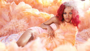 Rihanna 穿著粉紅色連衣裙和頭紗，躺在一張蜜桃色和金色的羽毛床上。