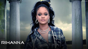 Rihanna 穿著格紋連帽衫，在暴風雨的天空下站在石柱之間。