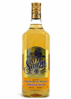 一瓶 Sauza Tequila Gold，內有金色液體和華麗標籤。 — Oppo Pad 5 Pro 壁紙