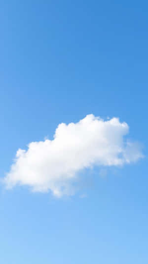 清澈藍天中的一朵蓬鬆白雲 — 藍天 壁紙