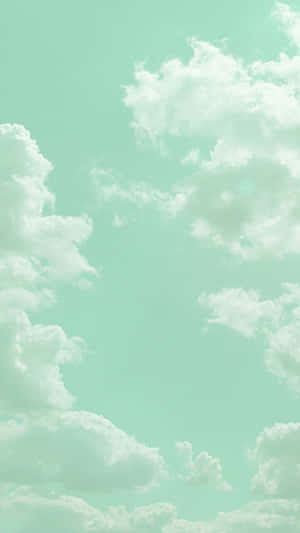薄荷綠色的天空，柔軟的白雲輕輕飄浮。 — 淺綠色美學動態圖 壁紙