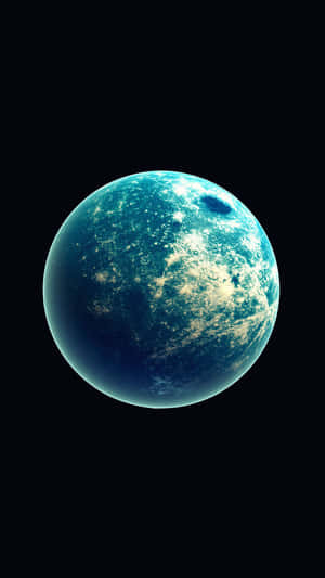 一顆帶有白色雲層的藍色行星在黑暗的宇宙中旋轉。