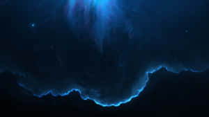 一個發光的藍色和紫色星雲在黑暗的宇宙中形成波浪，散佈著星星。