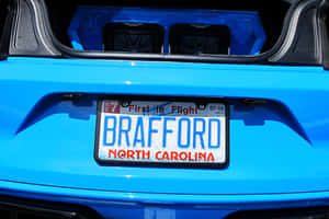 藍色汽車後部，帶有北卡羅來納州車牌，上面寫著 Brafford。 — 汽車 壁紙