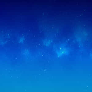 深藍色的夜空，有星星和發光的星雲。 — 藍天 壁紙