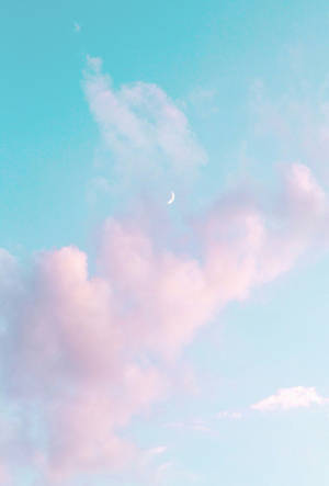 粉藍色天空，帶有粉紅雲朵和月牙 — 唯美月亮動圖 壁紙