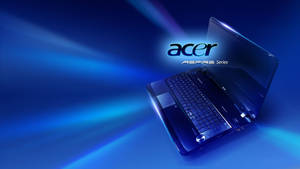 Acer Aspire筆記型電腦在藍色漸變背景上帶有發光的藍色燈光效果。
