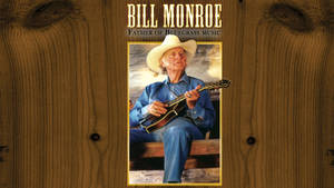 Bill Monroe 穿著藍色襯衫和白色帽子在木階梯上彈奏曼陀林。 — 音樂 GIF 壁紙