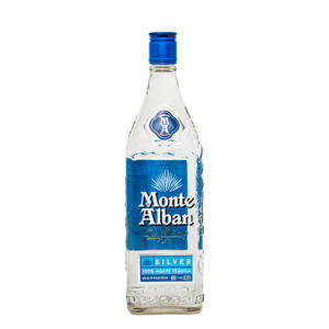 一瓶帶有藍色瓶蓋和標籤的Monte Alban Silver Tequila。