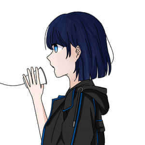 穿著黑色連帽衫的動漫女孩將紙杯像電話一樣放在耳邊。