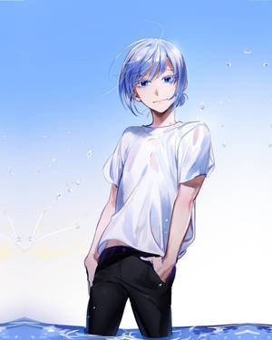藍髮動漫男孩站在水中，背景是明亮的藍天。