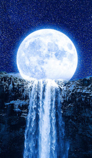 一顆發光的月亮在星空下從瀑布中流出。