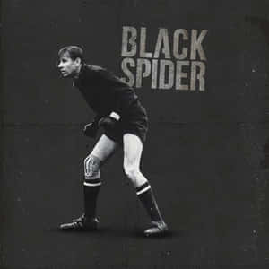 橄欖球運動員復古黑白照片，帶有「BLACK SPIDER」文字。
