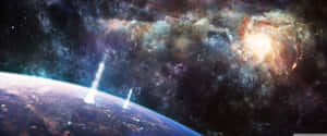 從太空看地球，火箭升空，背景是色彩繽紛的星雲。 — 2560x1080 壁紙