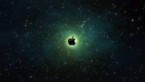黑色Apple標誌在繁星點點的綠色星雲背景下發光。