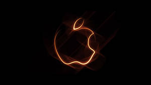 黑色背景煙霧中發光的橙色Apple標誌輪廓