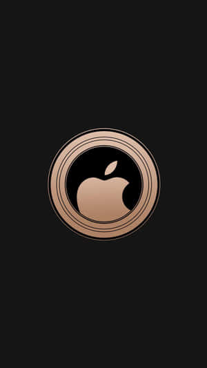 黑色背景上圓形框架內的玫瑰金 Apple 標誌