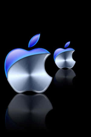 兩個帶有藍色高光的 Apple 標誌在黑色反光表面上。