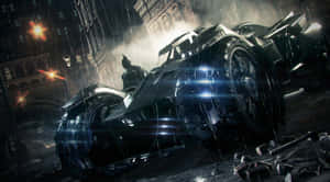 蝙蝠俠在他的蝙蝠車旁，在雨夜城市場景中，伴隨著發光的街燈。 — Xbox GIF 壁紙