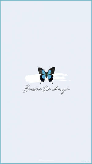 一隻藍黑蝴蝶，下面寫住「become the change」字句。